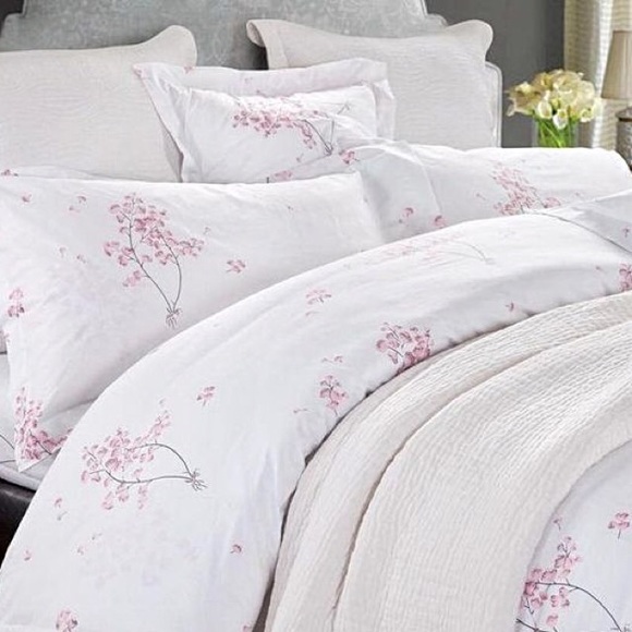 King Size Cotton Duvet Cover + Shams In White - Picture 2 of 5